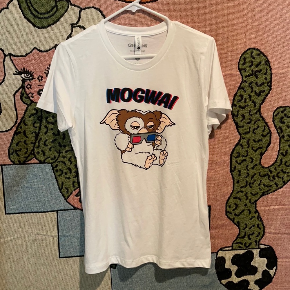 NWOT GIZMO SHIRT